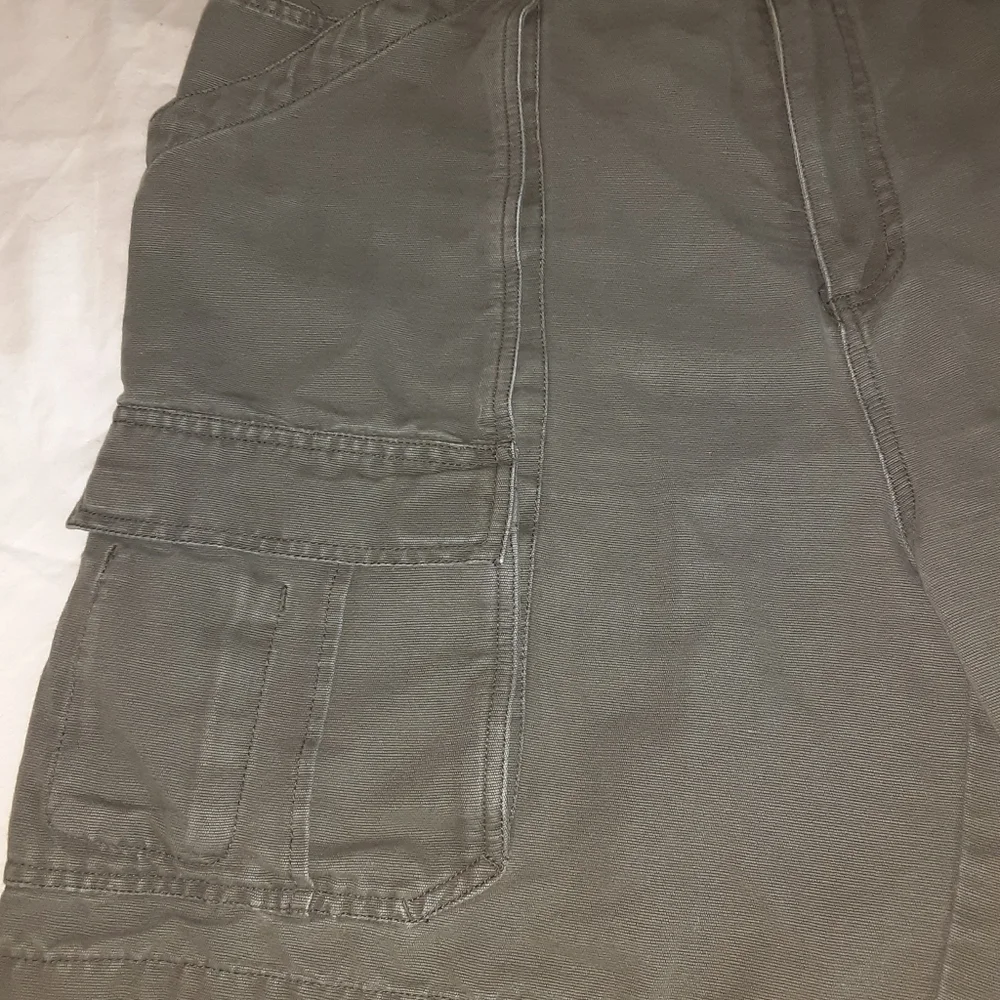 Cargo Shorts 38 waist - Picture 3 of 9